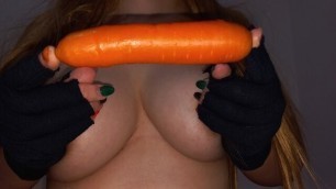 کسم میخارید با هویج خودمو رضا کردم آبم پاچید روش / Self-fucked my Pussy with Carrot