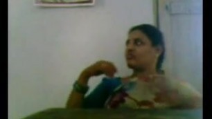 Desi Aunty in Saree Showing Boobs