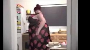 BBW Nadia - Obese in the Kitchen!